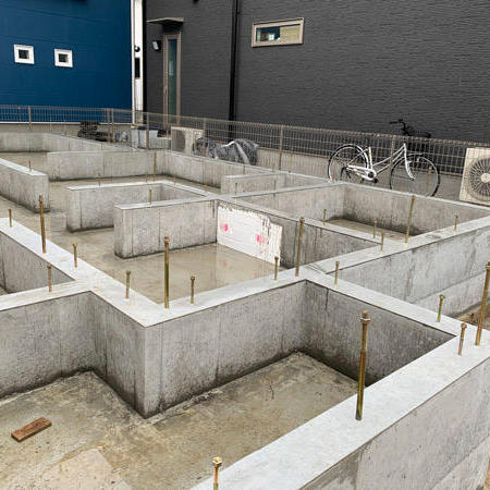 【橿原市・新築一戸建】基礎の型枠を解体しました