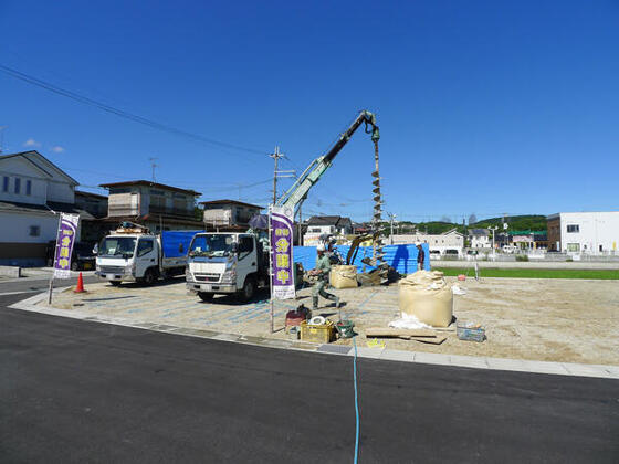 【香芝市】地盤補強工事を進めています