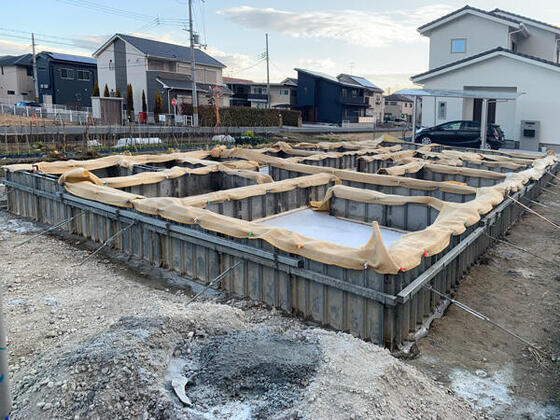 【葛城市】基礎の養生をしています