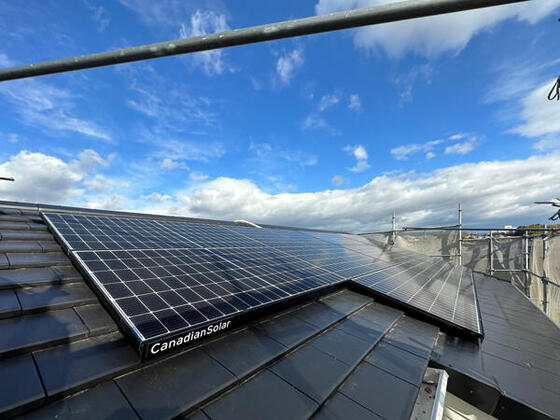 【香芝市】太陽光発電パネルが載りました