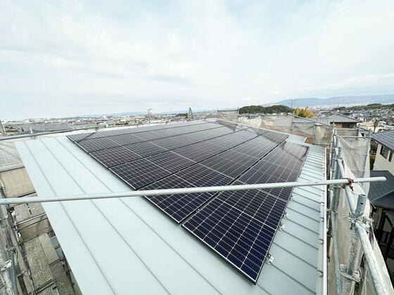 【奈良市】太陽光発電パネルが載りました