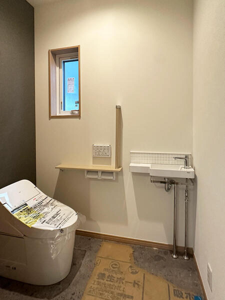 toilet-1f0614.jpg