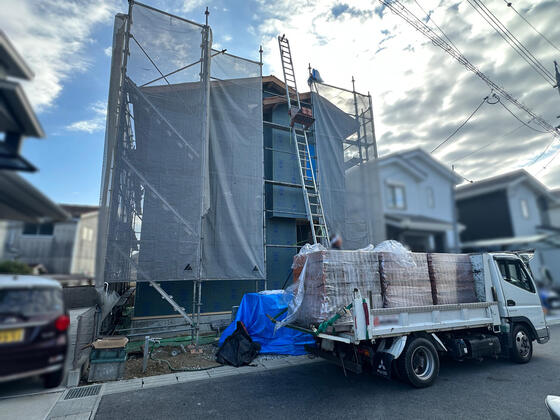 【香芝市】瓦の施工が始まりました