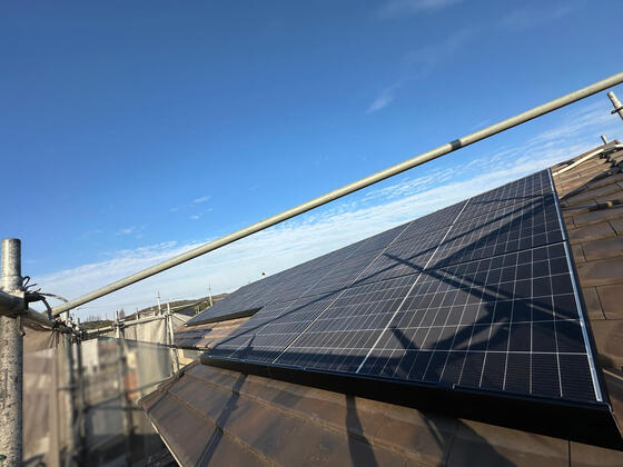 【香芝市】太陽光発電パネルが載りました