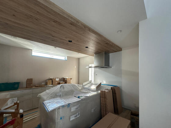 【香芝市】キッチンが入りました