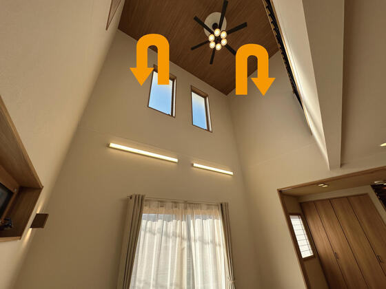 吹き抜けのシーリングファンの回す向き