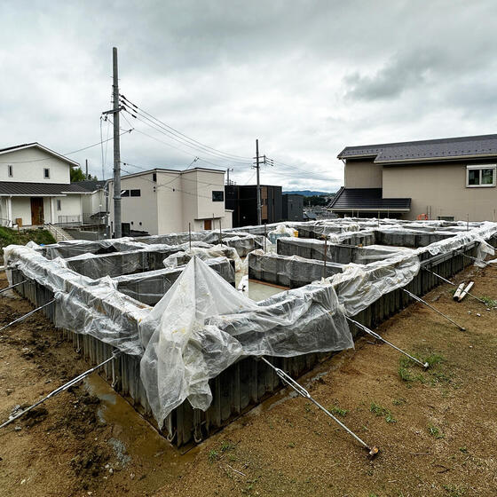 【平群町】基礎の立上り部分のコンクリートを打設しました