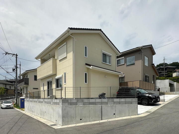 ブルーグレーで囲まれたお家